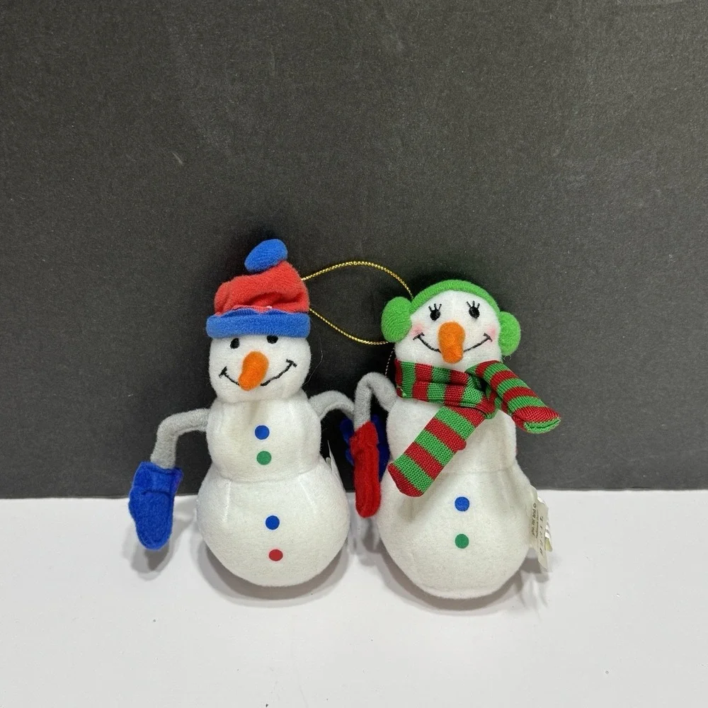 2 HALLMARK MINI KISS KISS COLLECTIBLE VINTAGE SNOWMEN ORNAMENTS Magnetic Noses